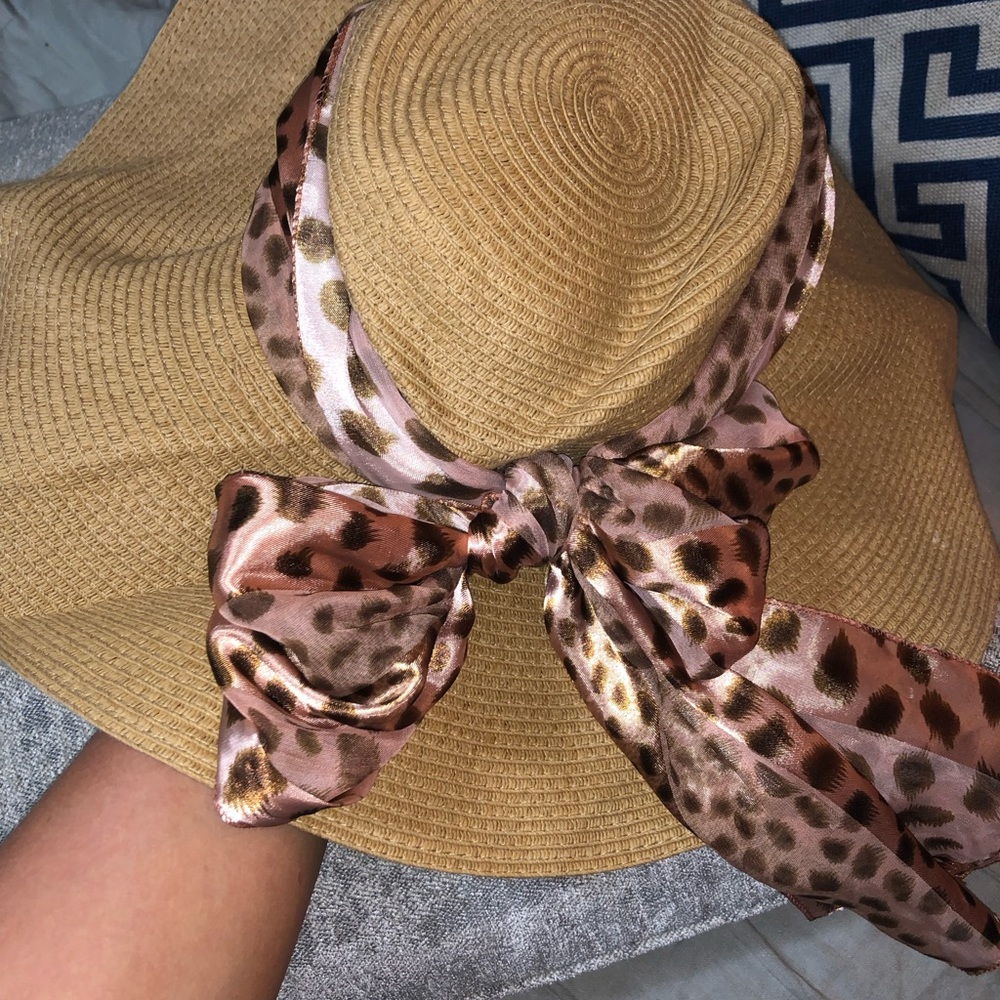 Beach hat - Picture 3 of 3